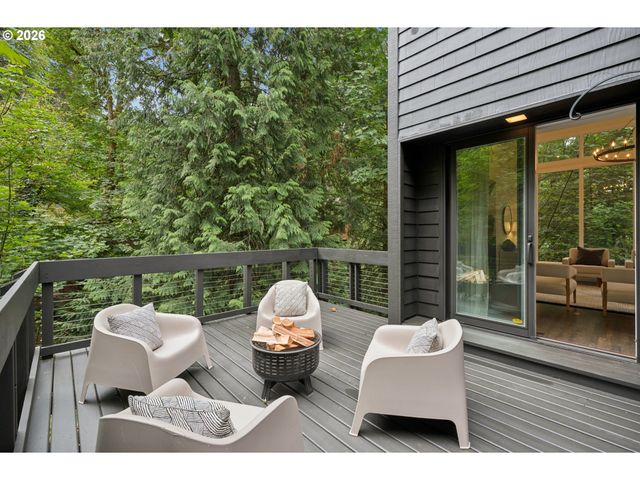 2538 Sw SHERWOOD Dr, Portland, OR 97201