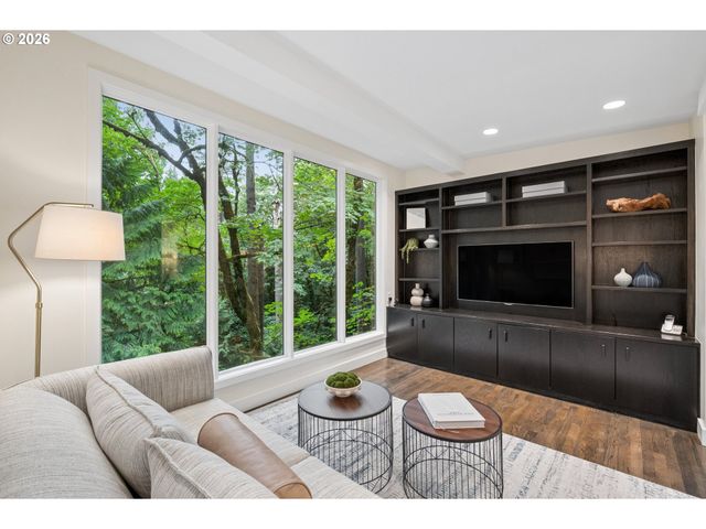 2538 Sw SHERWOOD Dr, Portland, OR 97201
