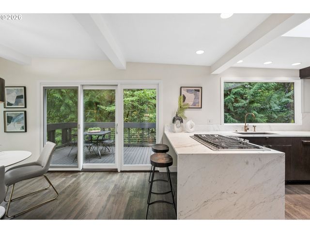 2538 Sw SHERWOOD Dr, Portland, OR 97201