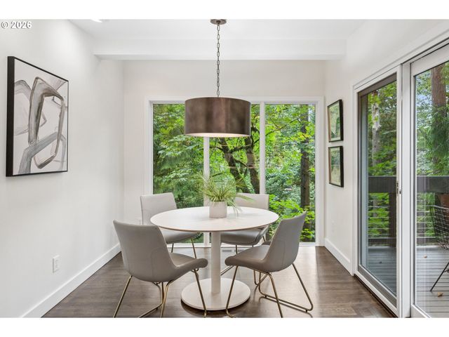 2538 Sw SHERWOOD Dr, Portland, OR 97201