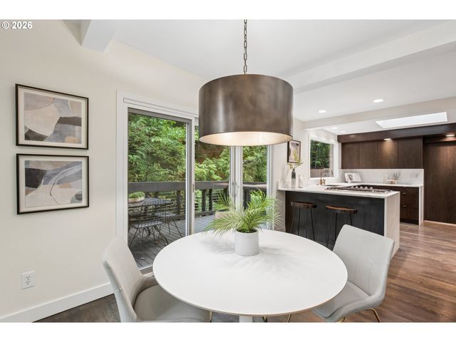 2538 Sw SHERWOOD Dr, Portland, OR 97201
