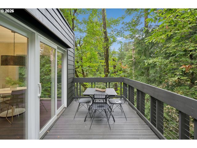 2538 Sw SHERWOOD Dr, Portland, OR 97201