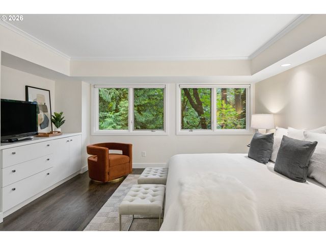 2538 Sw SHERWOOD Dr, Portland, OR 97201