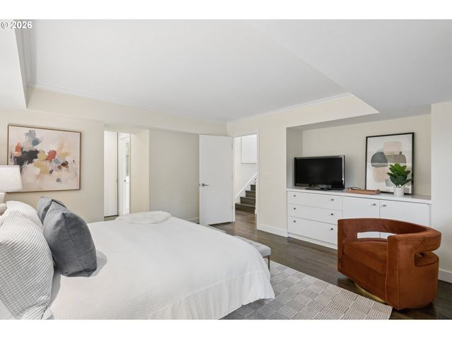 2538 Sw SHERWOOD Dr, Portland, OR 97201