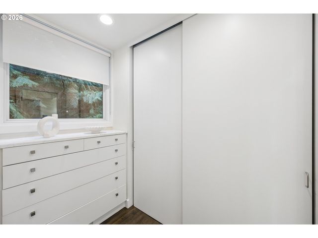 2538 Sw SHERWOOD Dr, Portland, OR 97201