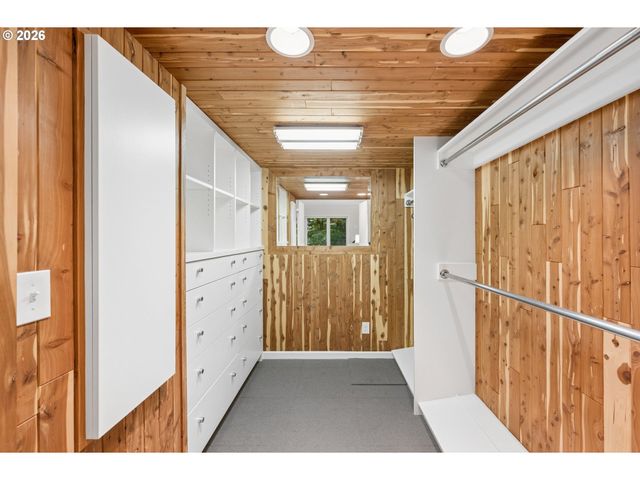 2538 Sw SHERWOOD Dr, Portland, OR 97201