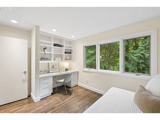 2538 Sw SHERWOOD Dr, Portland, OR 97201