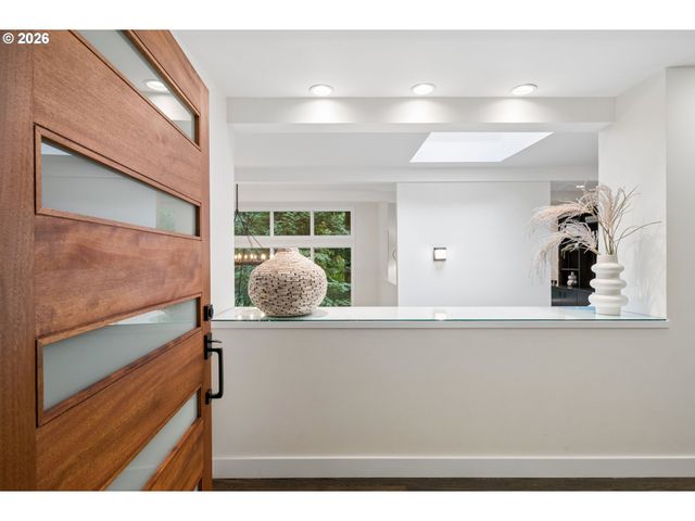 2538 Sw SHERWOOD Dr, Portland, OR 97201