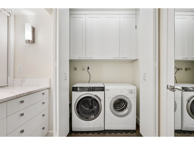 2538 Sw SHERWOOD Dr, Portland, OR 97201