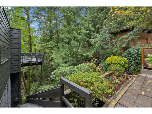 2538 Sw SHERWOOD Dr, Portland, OR 97201
