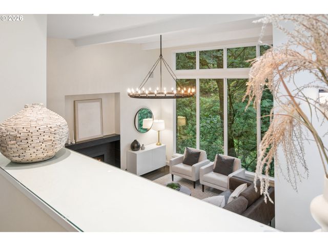 2538 Sw SHERWOOD Dr, Portland, OR 97201
