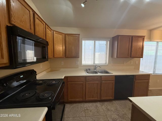 3236 E KERRY Lane, Phoenix, AZ 85050