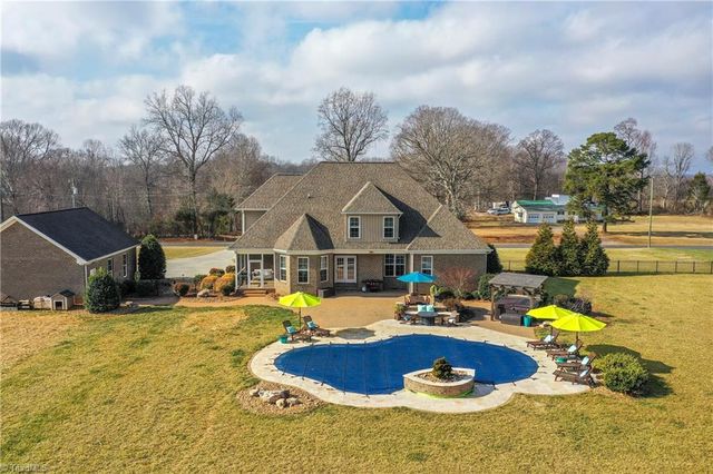 218 Beauchamp Road, Advance, NC 27006