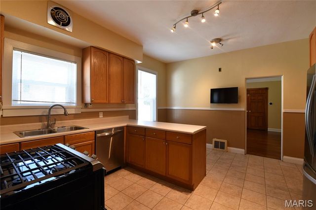 358 W Loretta Avenue, Lemay, MO 63125