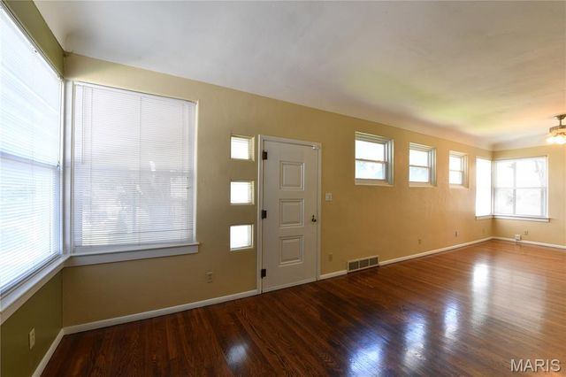 358 W Loretta Avenue, Lemay, MO 63125