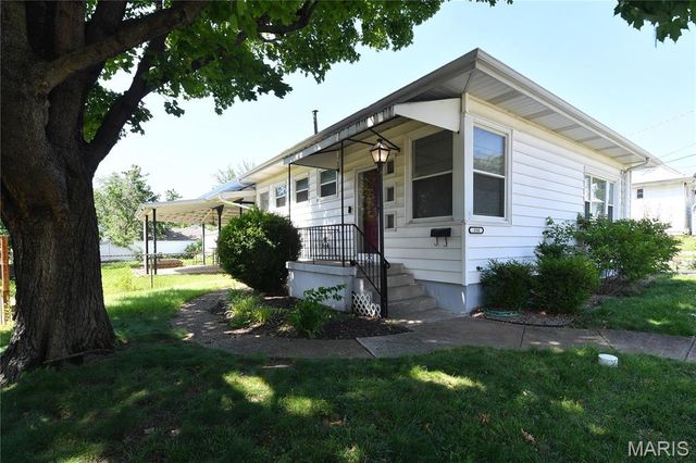 358 W Loretta Avenue, Lemay, MO 63125