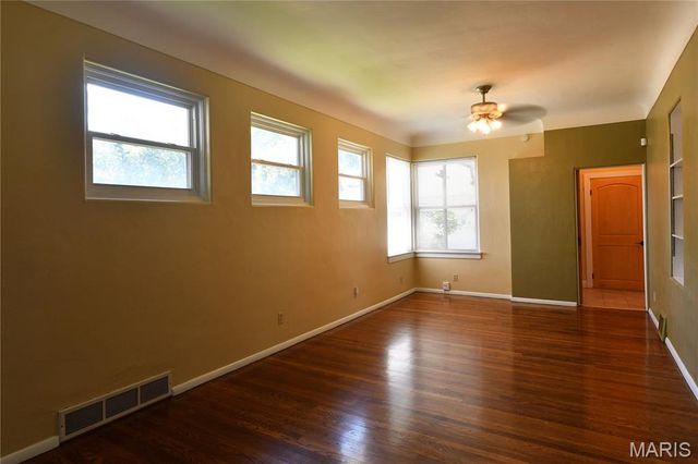 358 W Loretta Avenue, Lemay, MO 63125