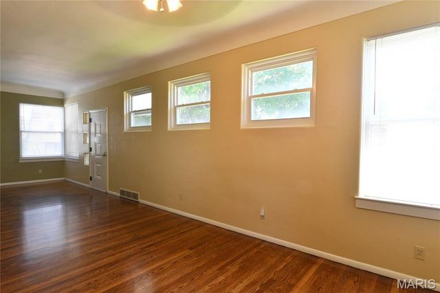 358 W Loretta Avenue, Lemay, MO 63125