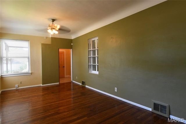 358 W Loretta Avenue, Lemay, MO 63125