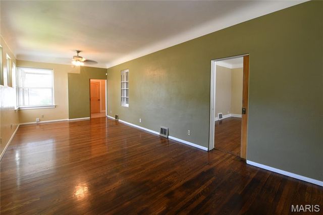 358 W Loretta Avenue, Lemay, MO 63125