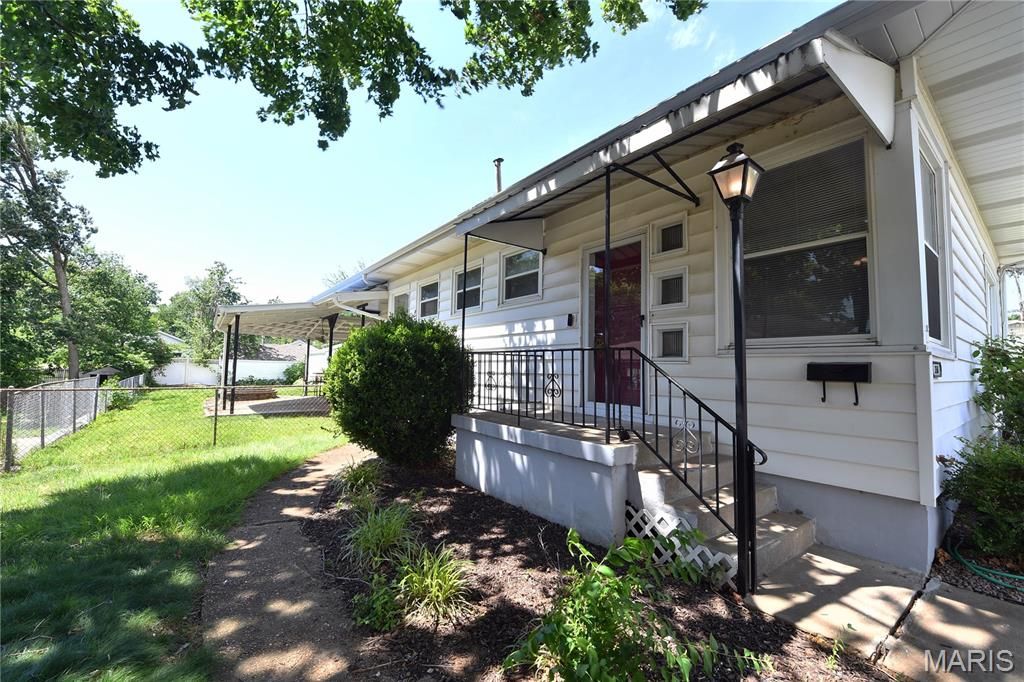358 W Loretta Avenue, Lemay, MO 63125