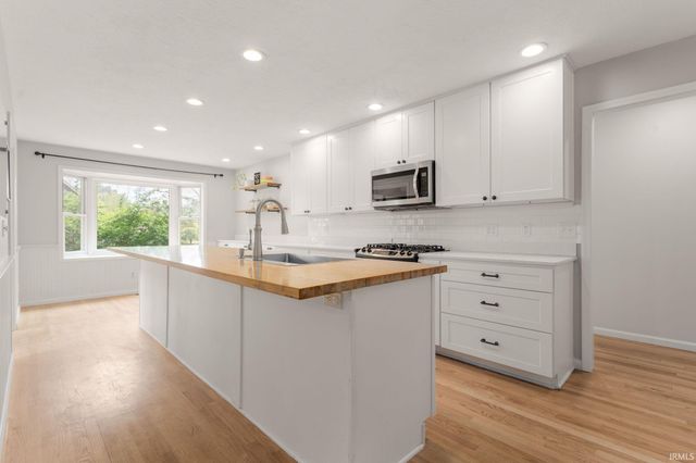 51460 Turnwood Lane, Granger, IN 46530