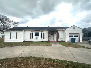 604 E Sinton St, Sinton, TX 78387