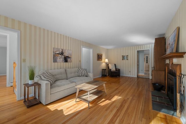 17 Stone Ave, Shrewsbury, MA 01545