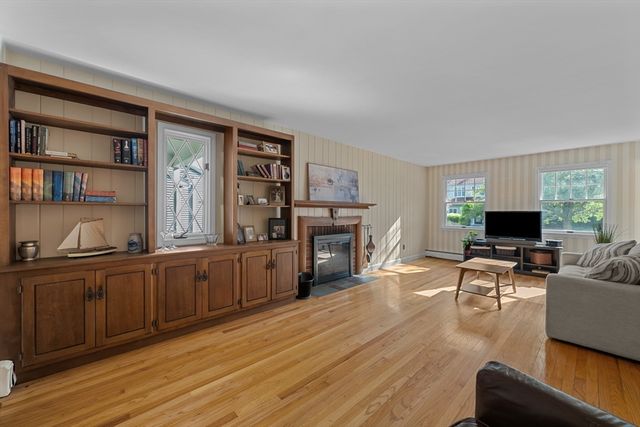 17 Stone Ave, Shrewsbury, MA 01545