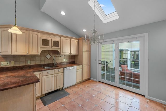 17 Stone Ave, Shrewsbury, MA 01545