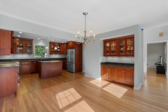 17 Stone Ave, Shrewsbury, MA 01545