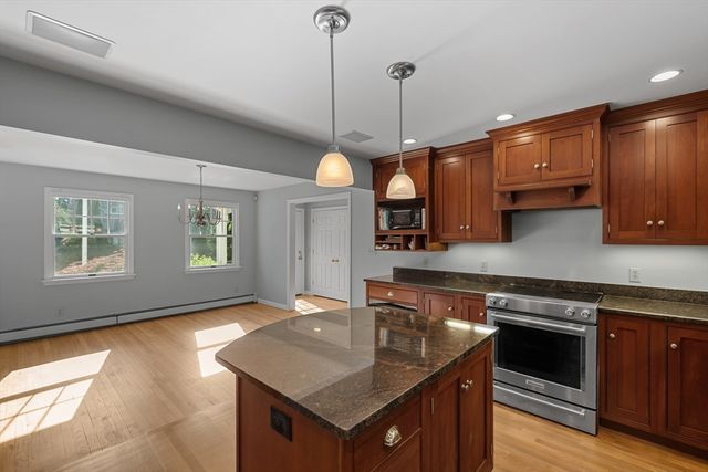 17 Stone Ave, Shrewsbury, MA 01545