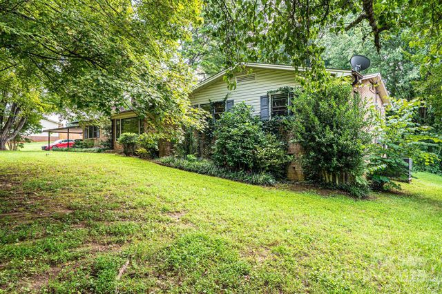 1460 23rd Avenue Place NE, Hickory, NC 28601