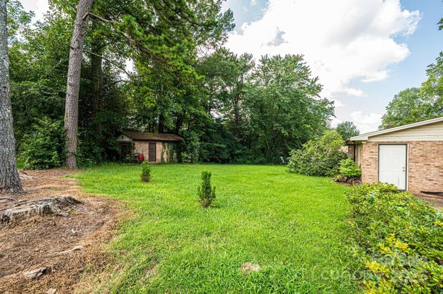 1460 23rd Avenue Place NE, Hickory, NC 28601