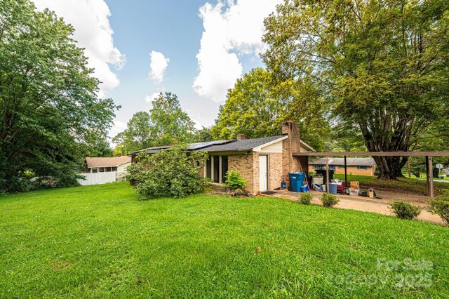 1460 23rd Avenue Place NE, Hickory, NC 28601