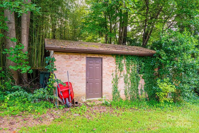 1460 23rd Avenue Place NE, Hickory, NC 28601