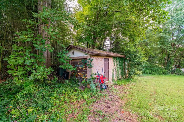 1460 23rd Avenue Place NE, Hickory, NC 28601
