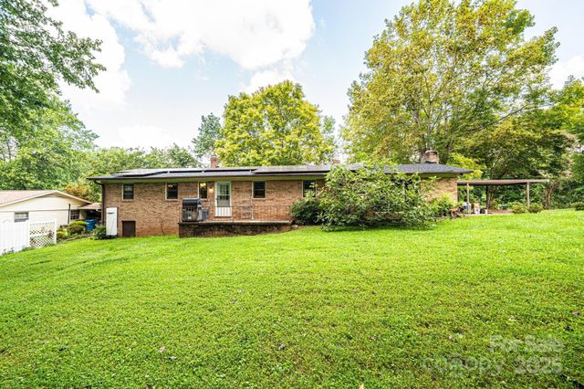 1460 23rd Avenue Place NE, Hickory, NC 28601
