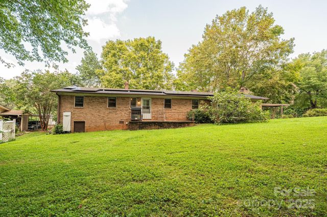 1460 23rd Avenue Place NE, Hickory, NC 28601