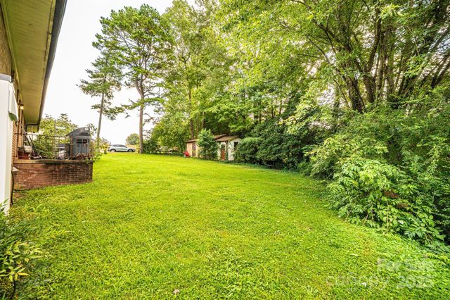 1460 23rd Avenue Place NE, Hickory, NC 28601
