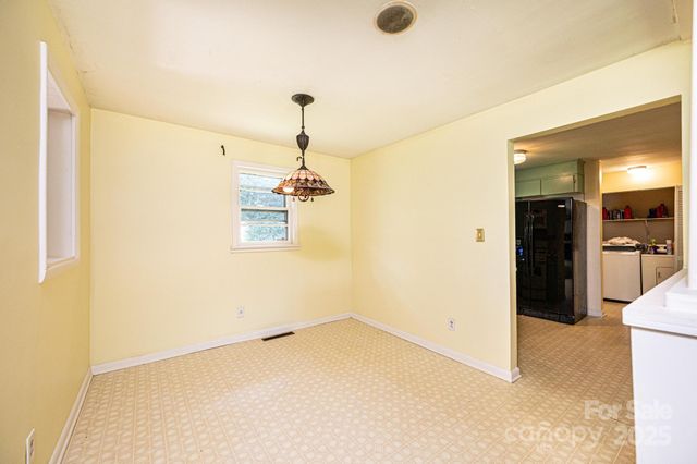 1460 23rd Avenue Place NE, Hickory, NC 28601
