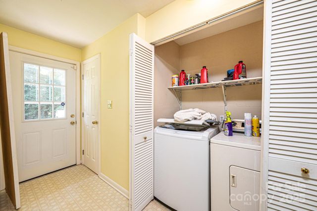 1460 23rd Avenue Place NE, Hickory, NC 28601