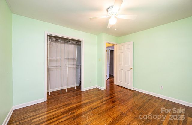 1460 23rd Avenue Place NE, Hickory, NC 28601