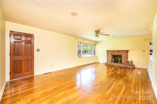 1460 23rd Avenue Place NE, Hickory, NC 28601