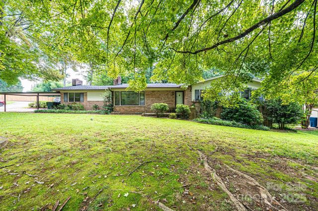 1460 23rd Avenue Place NE, Hickory, NC 28601