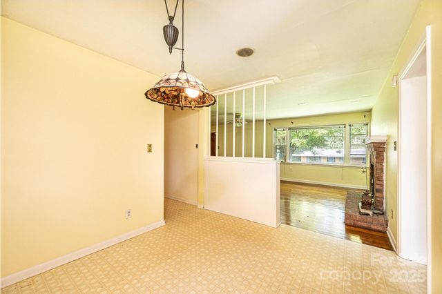 1460 23rd Avenue Place NE, Hickory, NC 28601