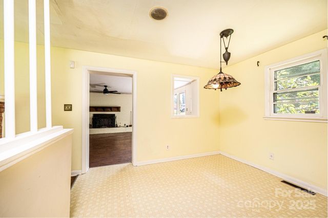 1460 23rd Avenue Place NE, Hickory, NC 28601