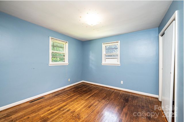 1460 23rd Avenue Place NE, Hickory, NC 28601