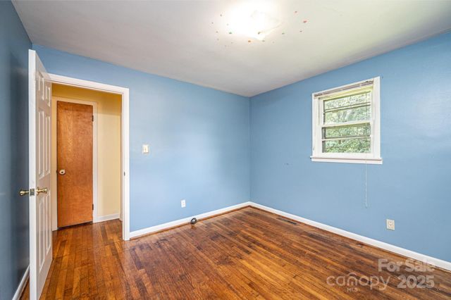 1460 23rd Avenue Place NE, Hickory, NC 28601