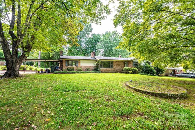 1460 23rd Avenue Place NE, Hickory, NC 28601